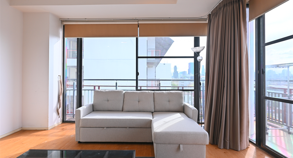 For rent 2 bedrooms condo in Huai Khwang, Bangkok