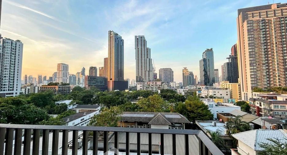 For rent 1 bed condo in Khlong Toei, Bangkok