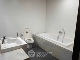 For rent 2 bedrooms apartment in Watthana, Bangkok