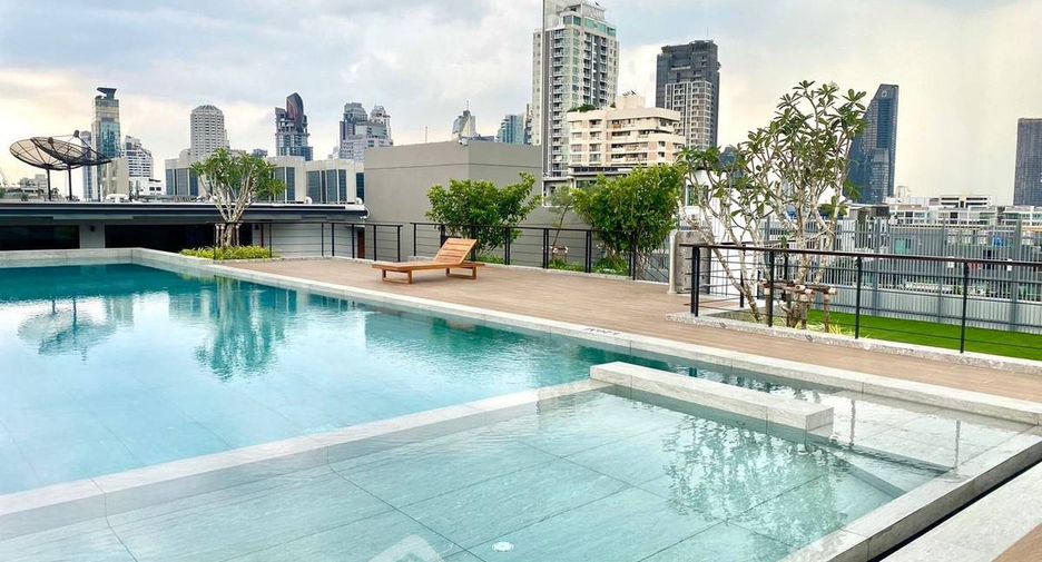 For rent 2 bedrooms apartment in Watthana, Bangkok