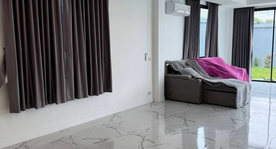 For rent 4 bedrooms villa in Bang Lamung, Chonburi