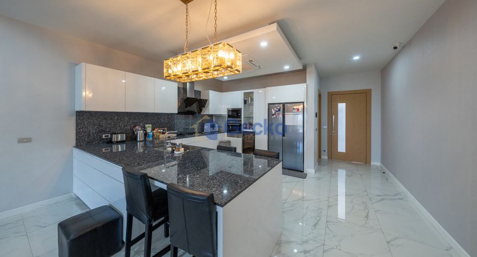 Casa en venta de 4 habitaciones en Bang Lamung, Chonburi