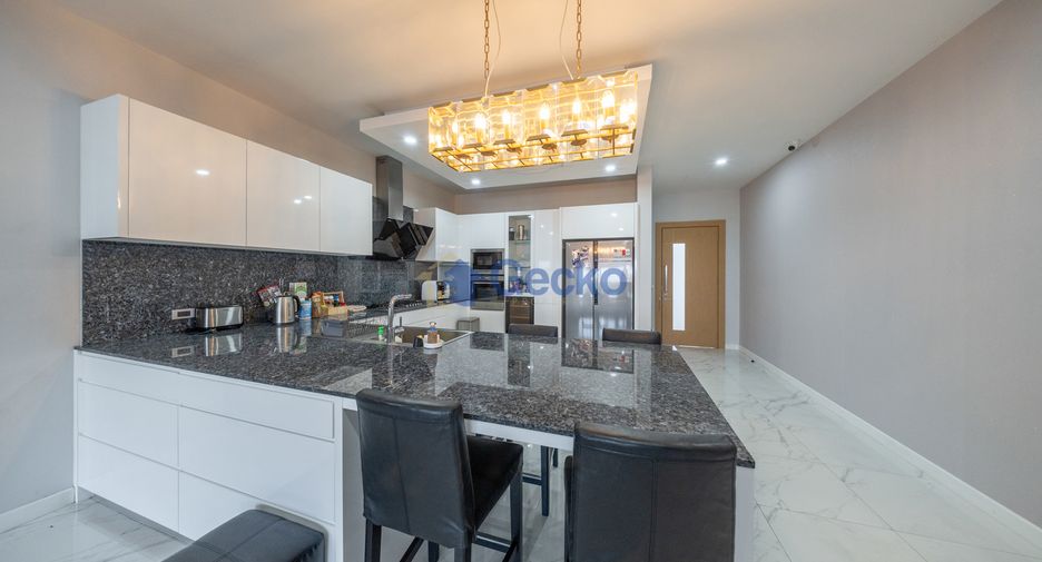 Casa en venta de 4 habitaciones en Bang Lamung, Chonburi