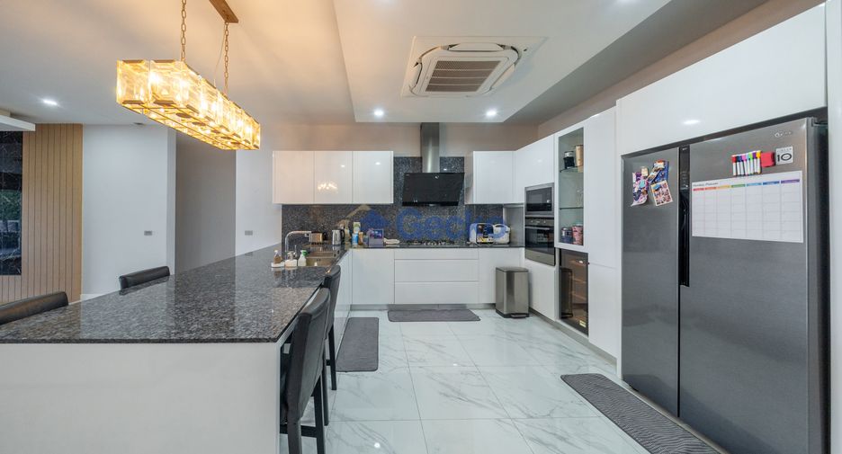 Casa en venta de 4 habitaciones en Bang Lamung, Chonburi