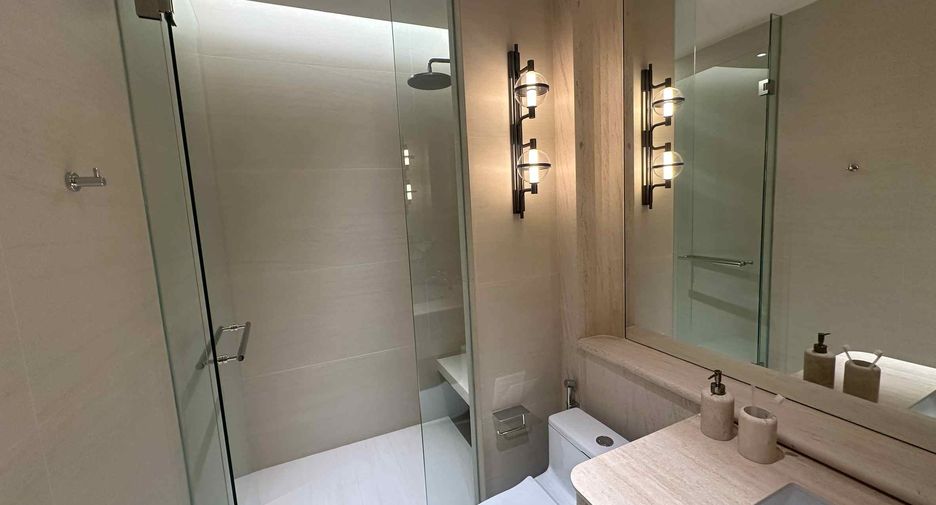 Wohnung zum Kauf mit 3 Zimmer in Khlong Toei, Bangkok