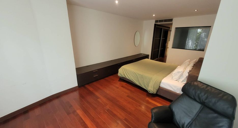 For rent 3 bedrooms condo in Watthana, Bangkok