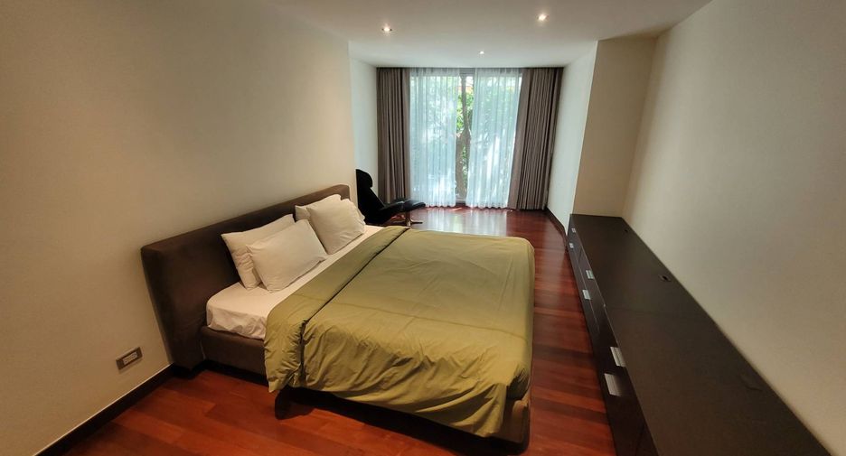 For rent 3 bedrooms condo in Watthana, Bangkok