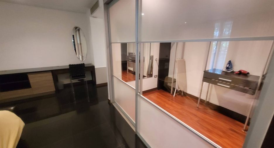 For rent 3 bedrooms condo in Watthana, Bangkok