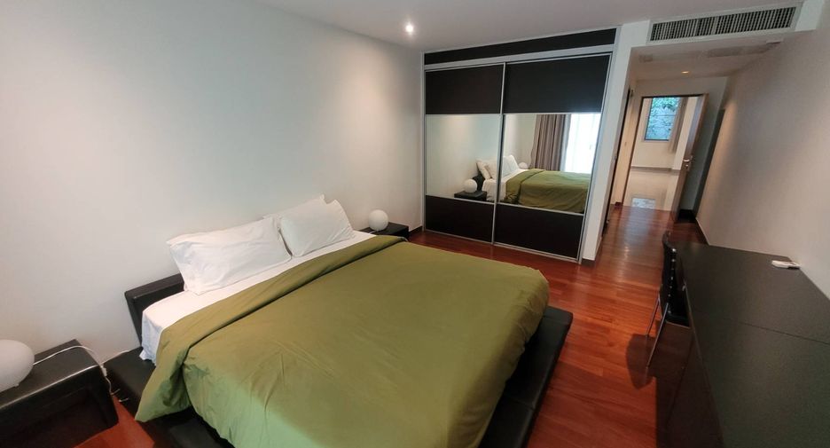 For rent 3 bedrooms condo in Watthana, Bangkok
