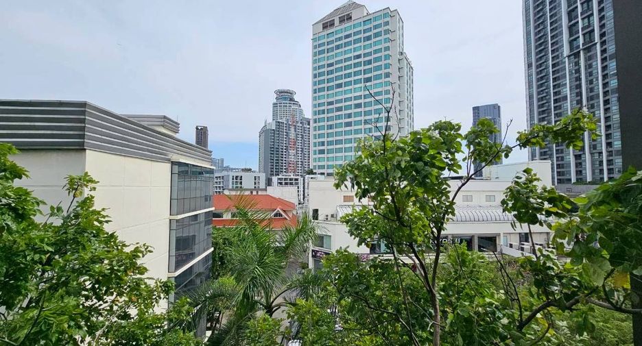 For rent 2 bedrooms condo in Khlong Toei, Bangkok