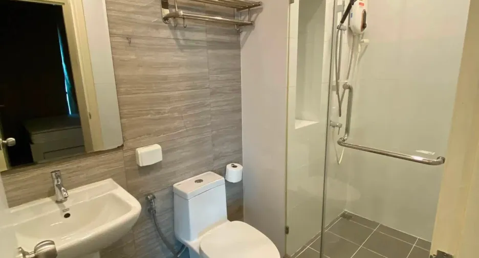 For rent 1 bed condo in Mueang Samut Prakan, Samut Prakan