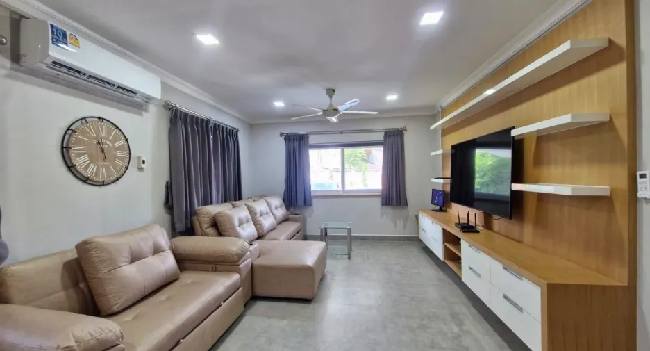 Villa zum Kauf mit 4 Zimmer in Bang Saray, Pattaya