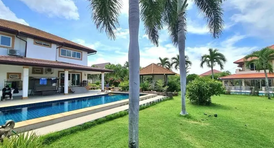 Villa zum Kauf mit 4 Zimmer in Bang Saray, Pattaya