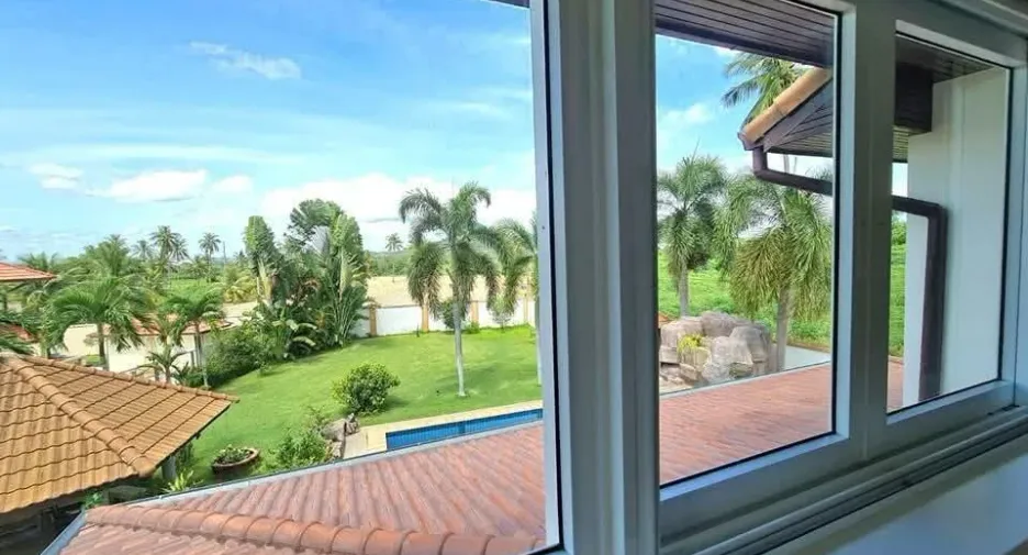 Villa zum Kauf mit 4 Zimmer in Bang Saray, Pattaya