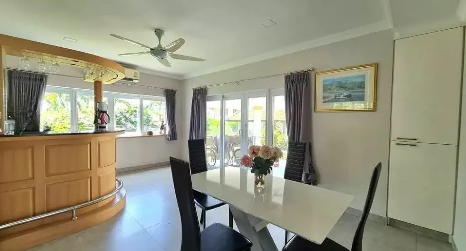 Villa zum Kauf mit 4 Zimmer in Bang Saray, Pattaya