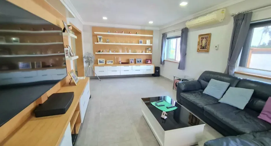 Villa zum Kauf mit 4 Zimmer in Bang Saray, Pattaya