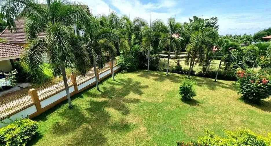 Villa zum Kauf mit 4 Zimmer in Bang Saray, Pattaya