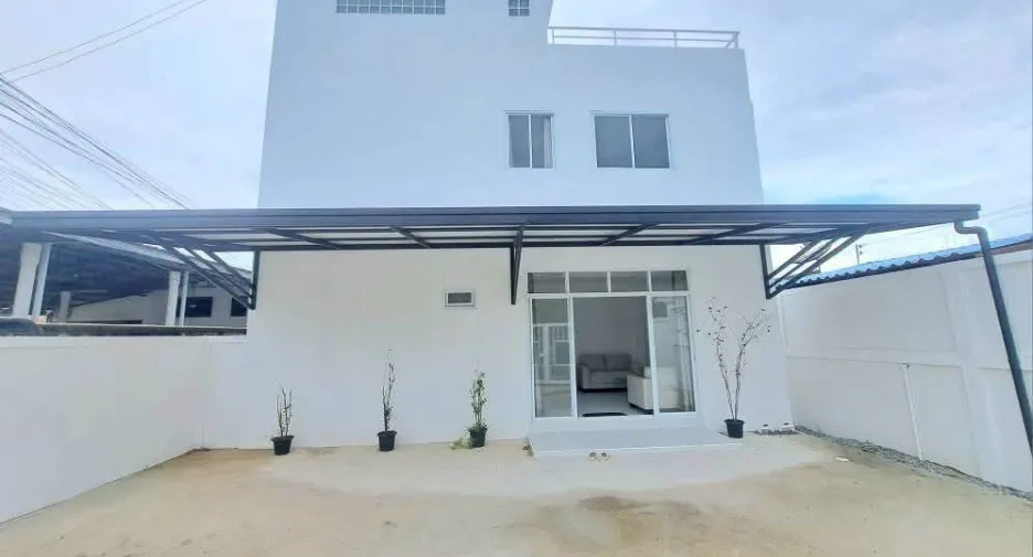 Villa zum Kauf mit 4 Zimmer in Bang Saray, Pattaya