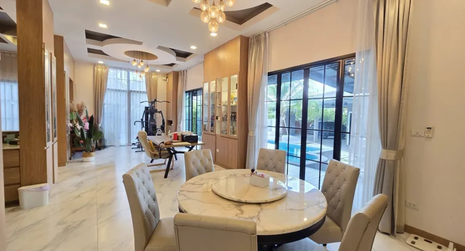 Villa en venta de 4 habitaciones en Bang Lamung, Chonburi