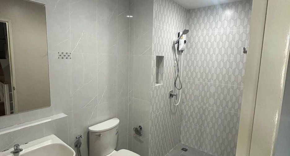Аренда и продажа 3 спальни таунхаус в Пращет, Бангкок