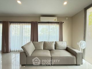 Casa en venta de 4 habitaciones en Lat Krabang, Bangkok
