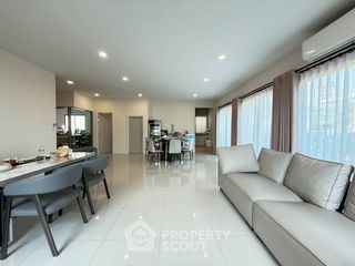 Casa en venta de 4 habitaciones en Lat Krabang, Bangkok