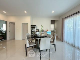 Casa en venta de 4 habitaciones en Lat Krabang, Bangkok