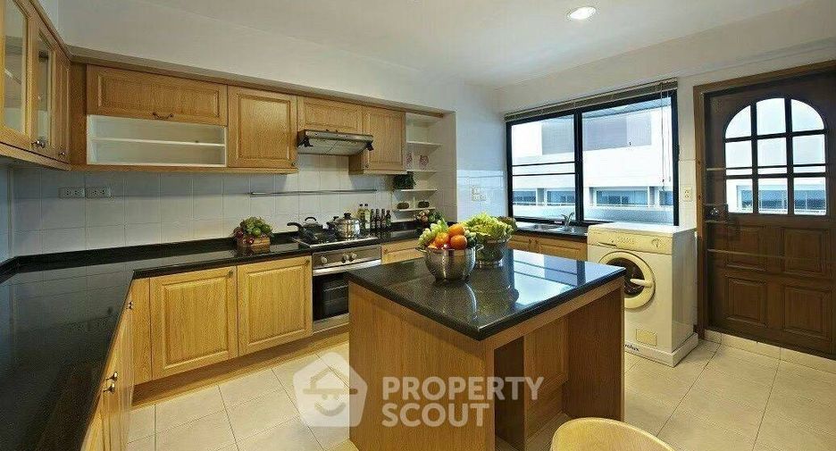 Apartamento en alquiler de 4 habitaciones en Khlong Toei, Bangkok