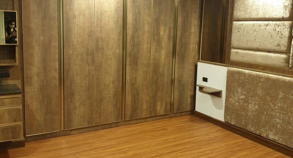 For rent 3 bedrooms condo in Khlong Toei, Bangkok