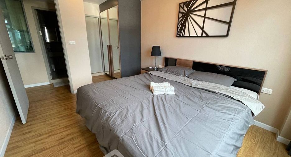 For rent 2 bedrooms condo in Yan Nawa, Bangkok
