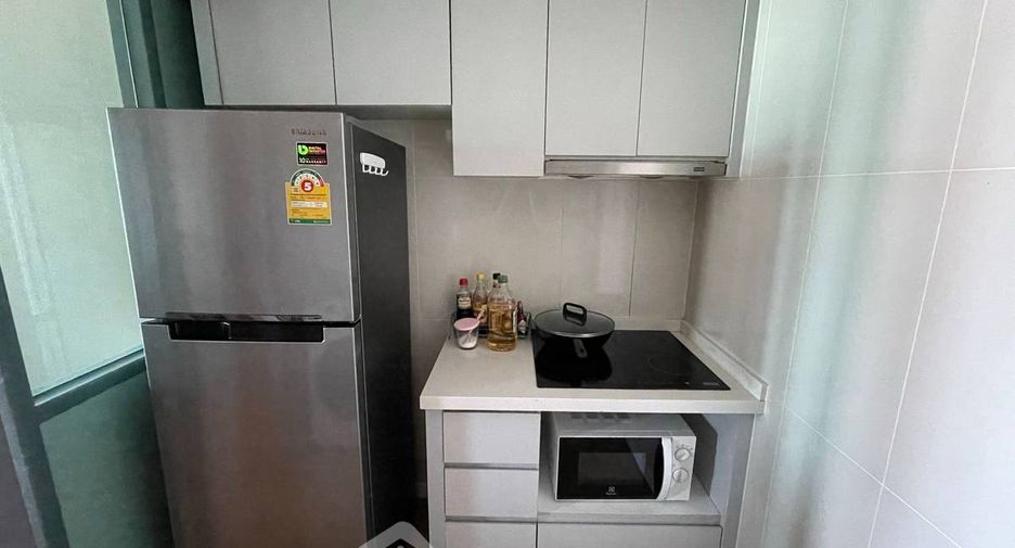 For rent 2 bedrooms condo in Yan Nawa, Bangkok
