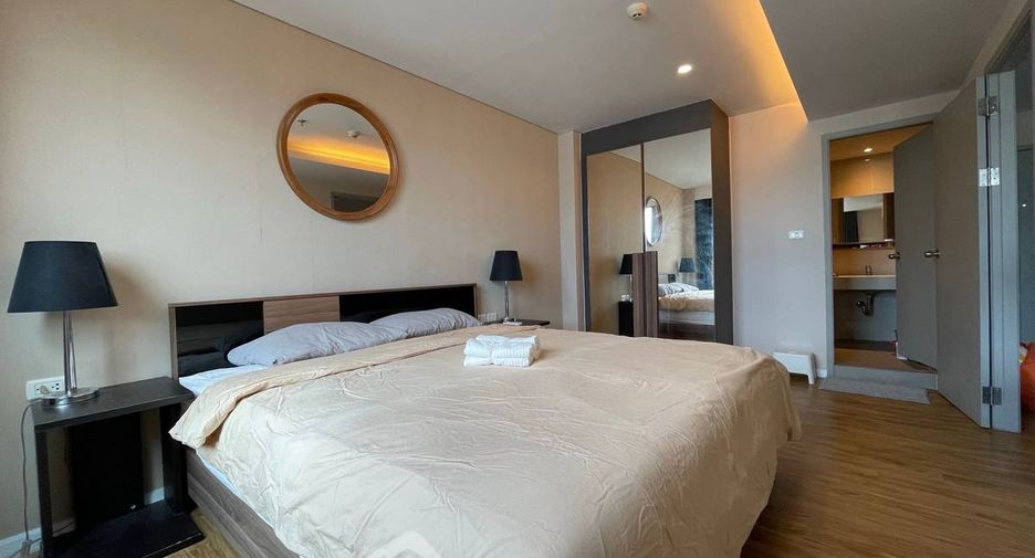 For rent 2 bedrooms condo in Yan Nawa, Bangkok