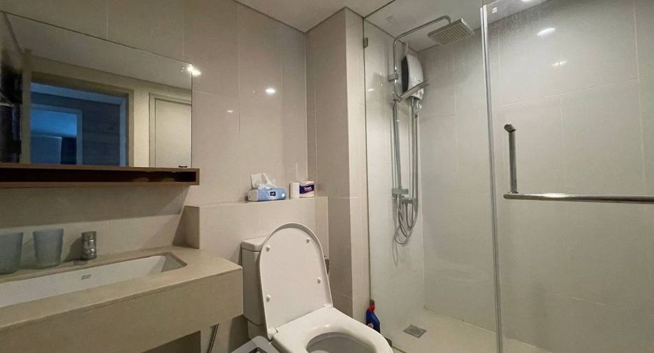 For rent 2 bedrooms condo in Yan Nawa, Bangkok