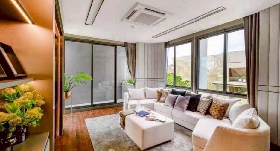 Casa en alquiler de 4 habitaciones en Bang Kapi, Bangkok