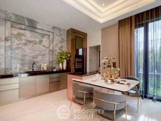 Casa en alquiler de 4 habitaciones en Bang Kapi, Bangkok