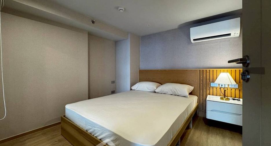 For rent 2 bedrooms condo in Bang Rak, Bangkok
