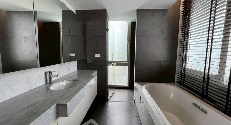 Wohnung zur Miete mit 3 Zimmer in Watthana, Bangkok