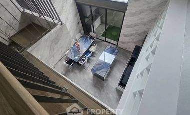 For rent 3 bedrooms townhouse in Wang Thonglang, Bangkok