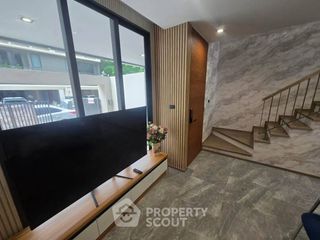 For rent 3 bedrooms townhouse in Wang Thonglang, Bangkok
