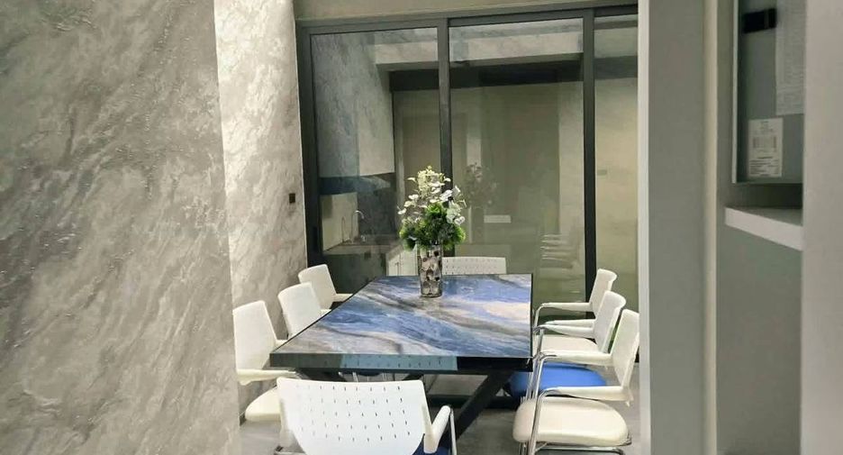 For rent 3 bedrooms townhouse in Wang Thonglang, Bangkok