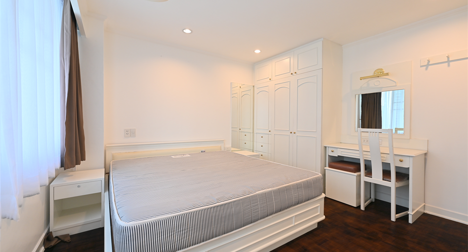 For sale 2 bedrooms condo in Khlong Toei, Bangkok