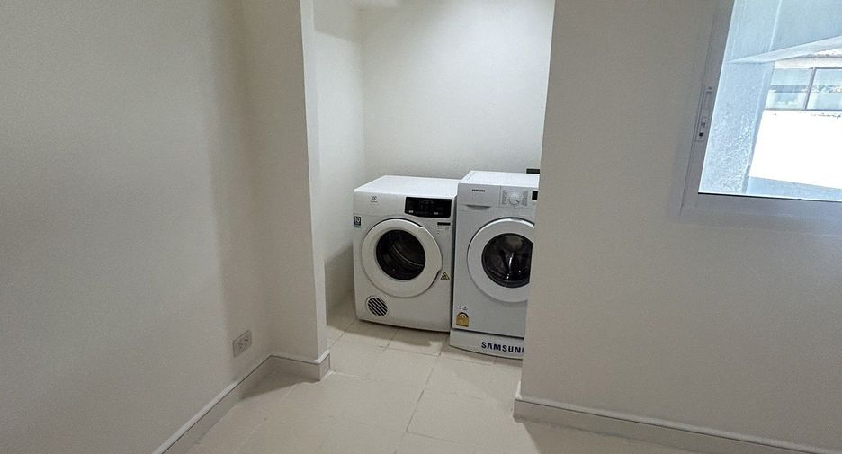 Apartment zur Miete mit 3 Zimmer in Khlong Toei, Bangkok