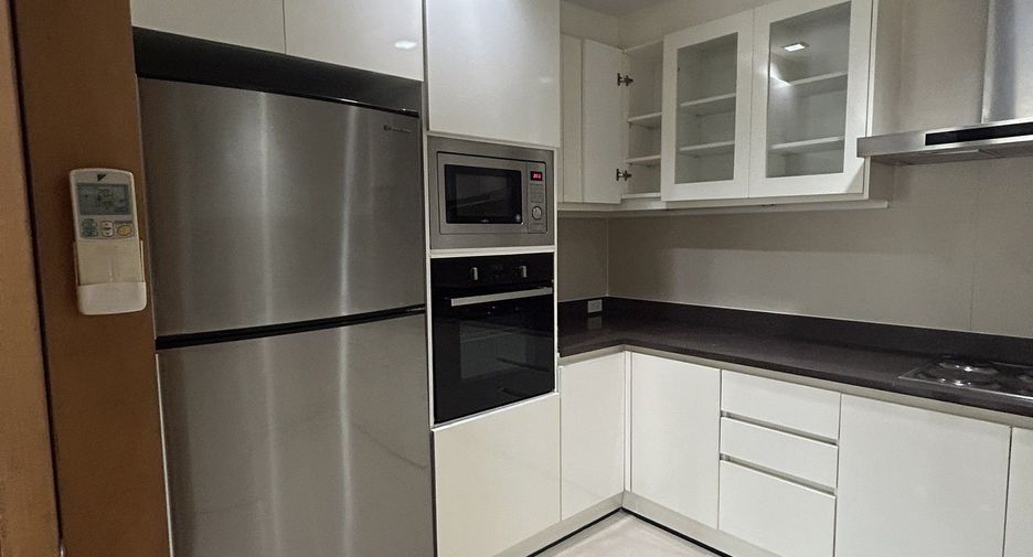 Apartment zur Miete mit 3 Zimmer in Khlong Toei, Bangkok