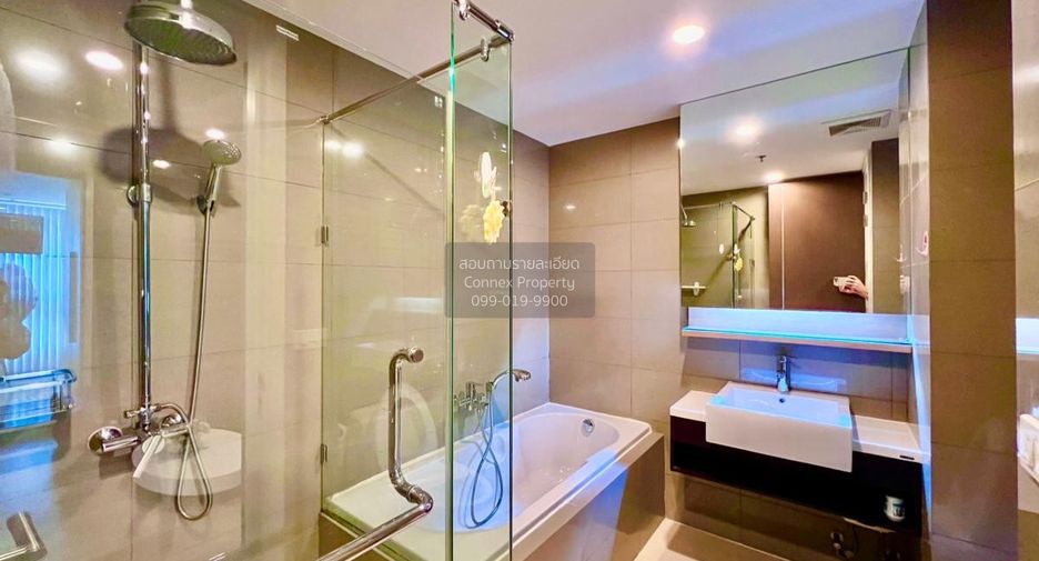 For rent 2 bedrooms condo in Watthana, Bangkok