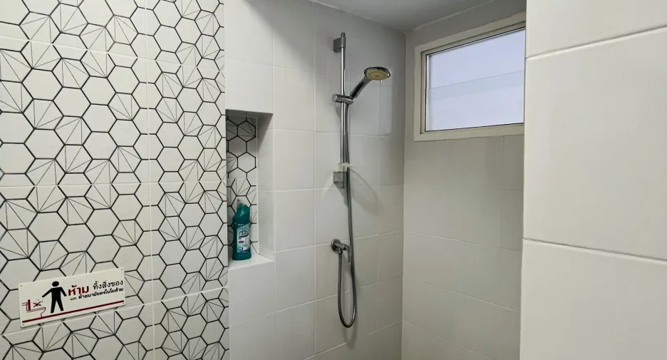 For rent 3 bedrooms townhouse in Mueang Chiang Mai, Chiang Mai