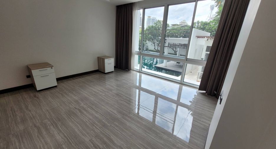 For rent 4 bedrooms condo in Khlong Toei, Bangkok