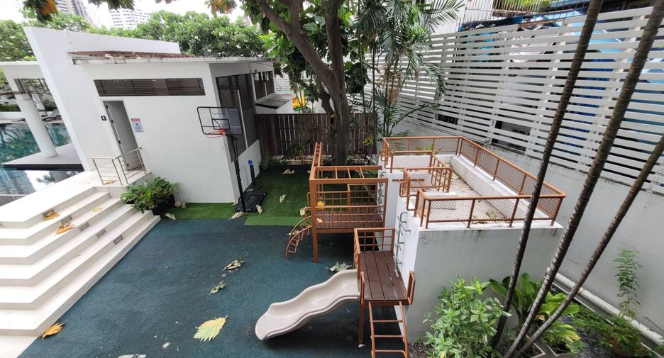 For rent 4 bedrooms condo in Khlong Toei, Bangkok