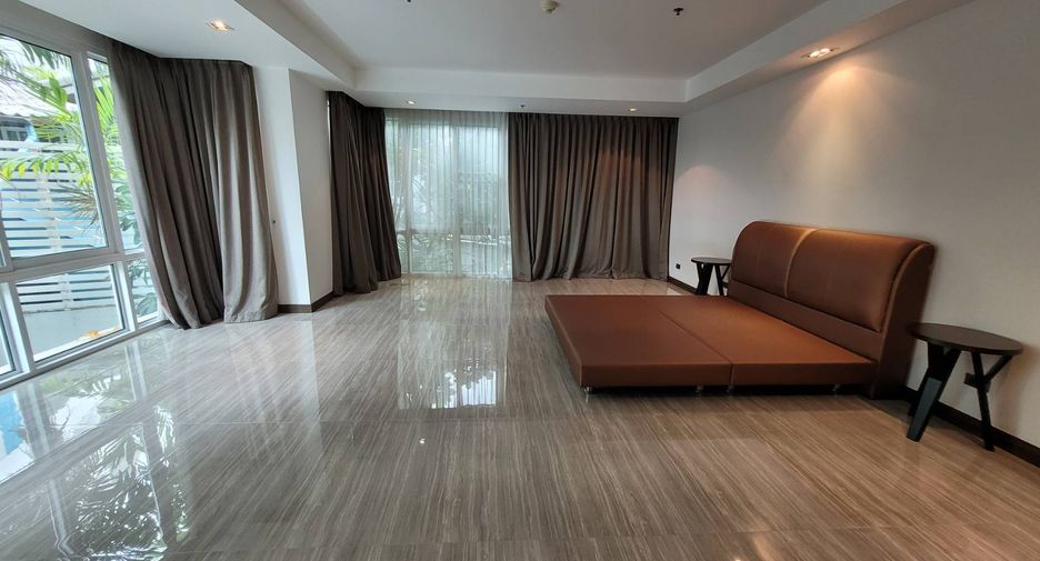 For rent 4 bedrooms condo in Khlong Toei, Bangkok