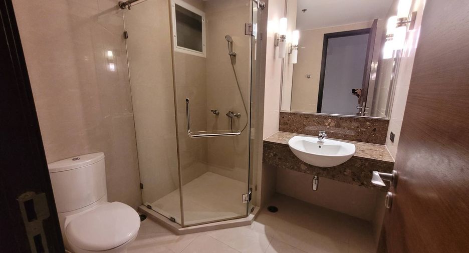 For rent 4 bedrooms condo in Khlong Toei, Bangkok