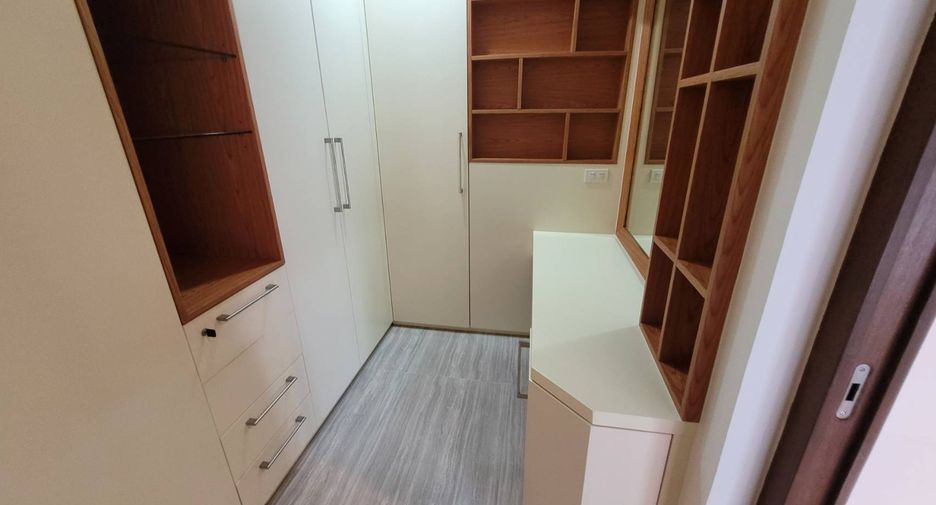 For rent 4 bedrooms condo in Khlong Toei, Bangkok
